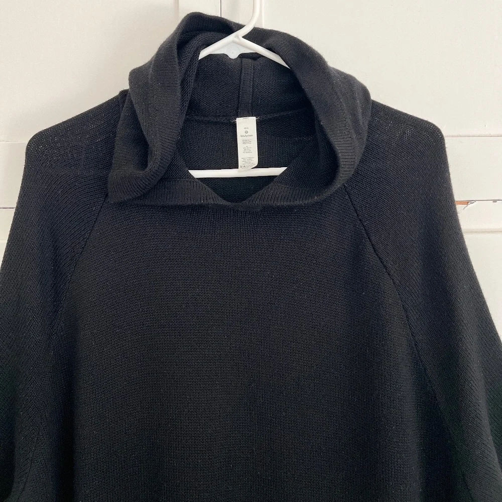 Lululemon Opened Up Poncho Black Cashmere Blend Hooded S
